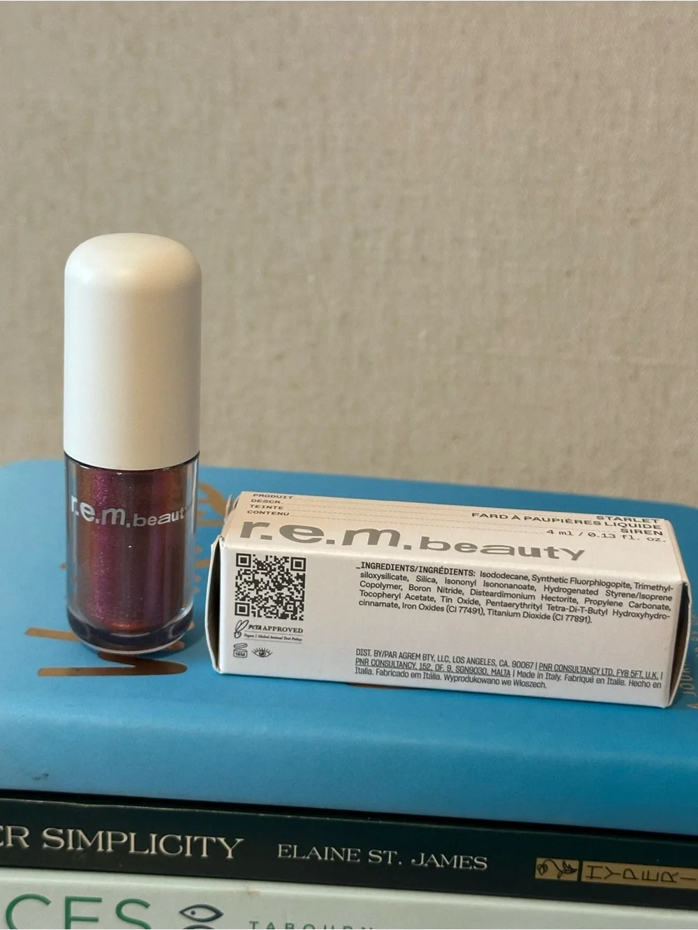 r.e.m. beauty Liquid Eyeshadow - Shade Siren